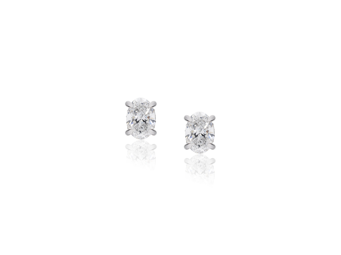 オーバルピアス／１ctダイヤモンド（トータル２ct）