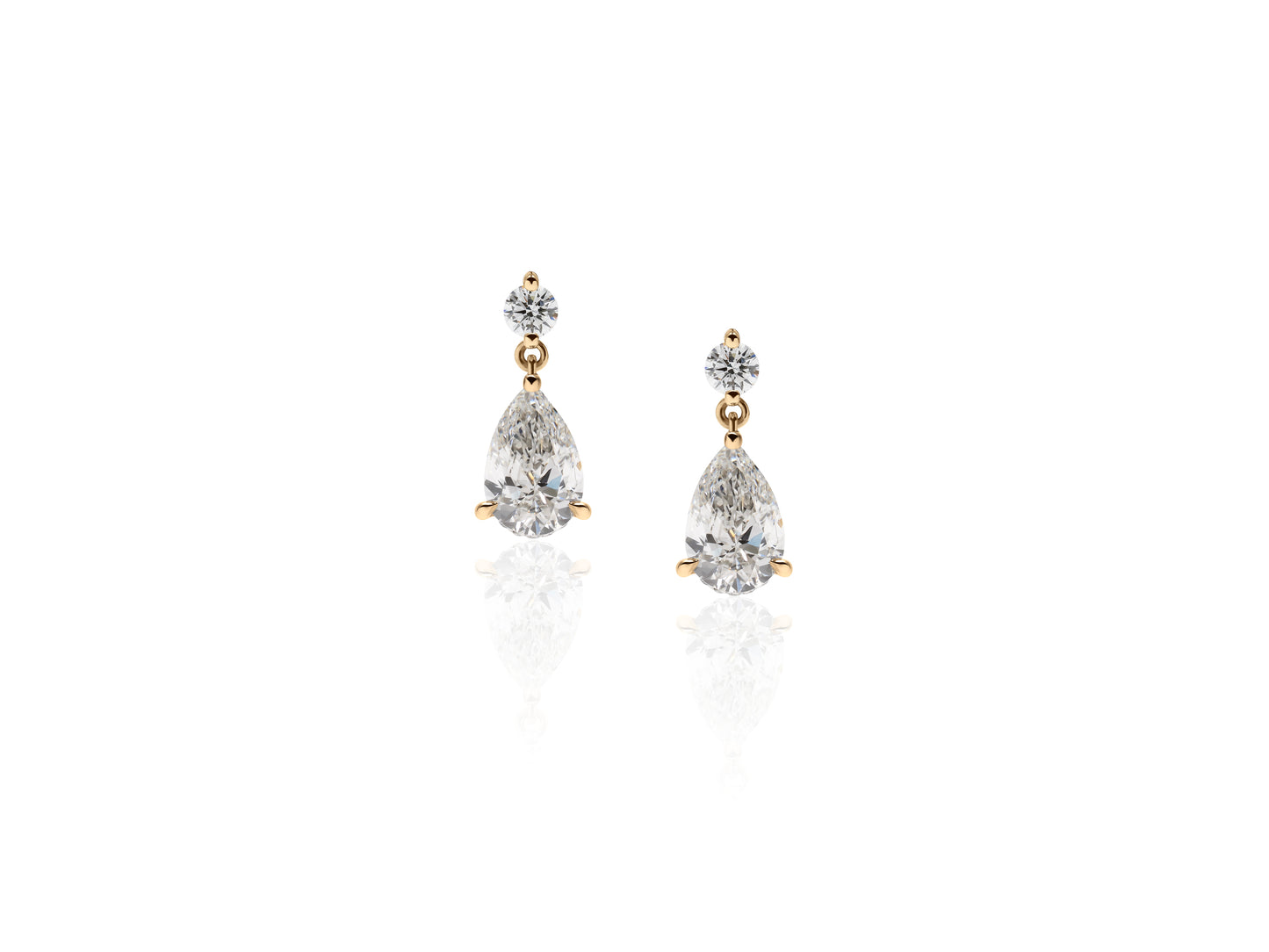 ペアシェイプピアス／１ctダイヤモンド（トータル２ct）