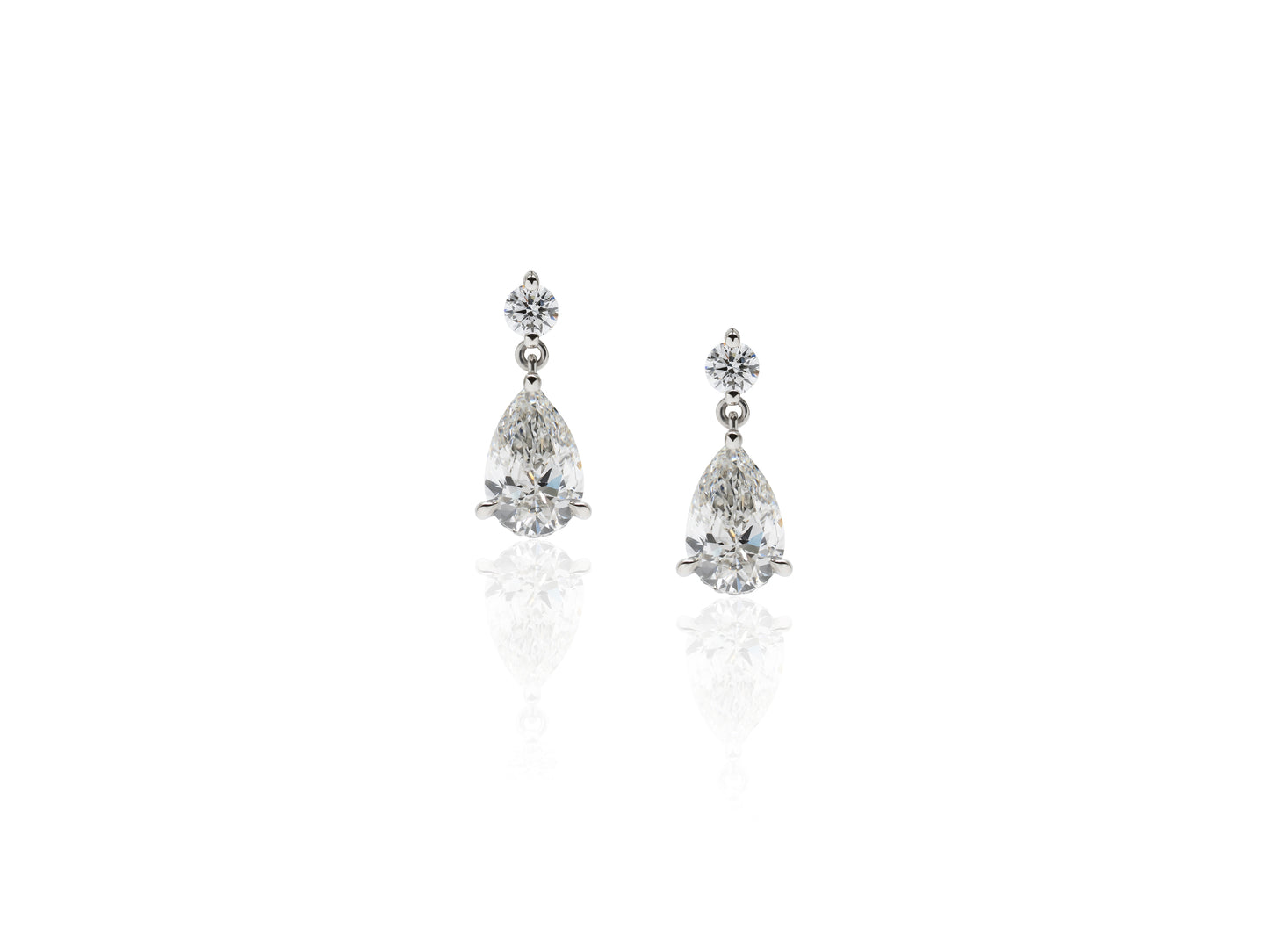 ペアシェイプピアス／１ctダイヤモンド（トータル２ct）